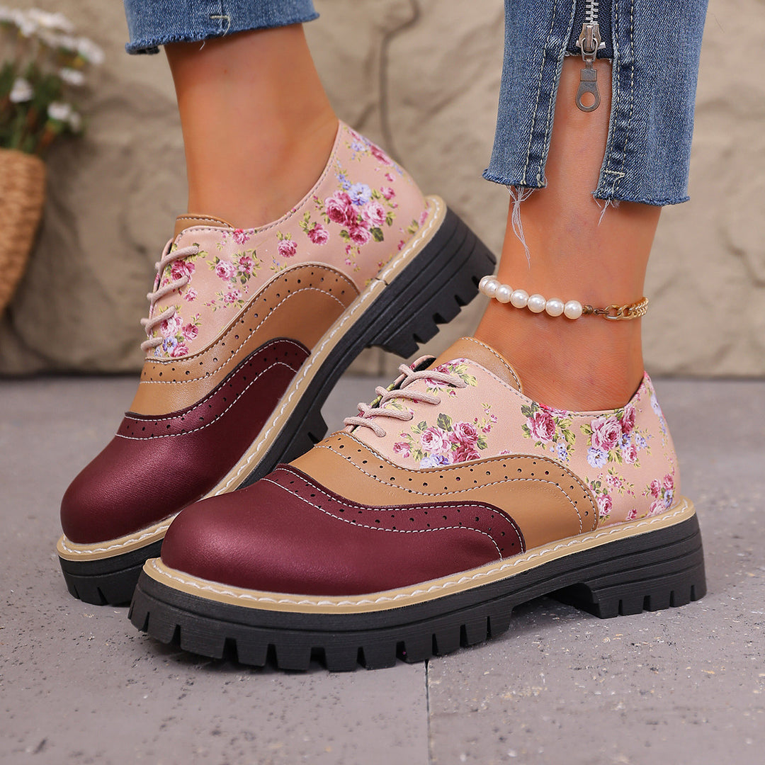 Damen Budapester-Schnürschuh mit floralem Print Lacklederbesatz und grober Profilsohle EB