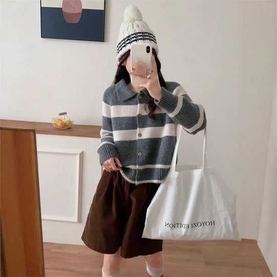 Damen Strickjacke mit charakteristischem Kragen und modischen Blockstreifen EB