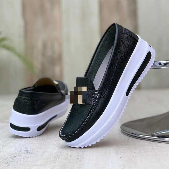 Damen bequeme Slip-On Mokassins mit strukturierten Details und rutschfester Sohle EB