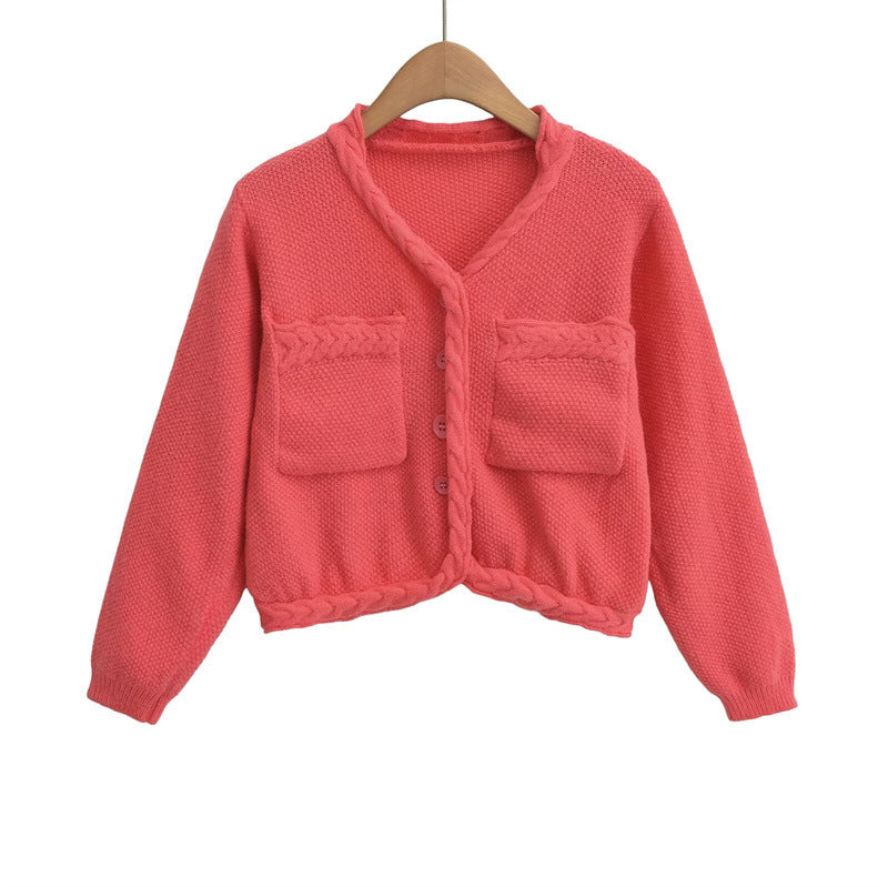 Damen Kurzstrickjacke mit geflochtenen Details und praktischen Taschen EB