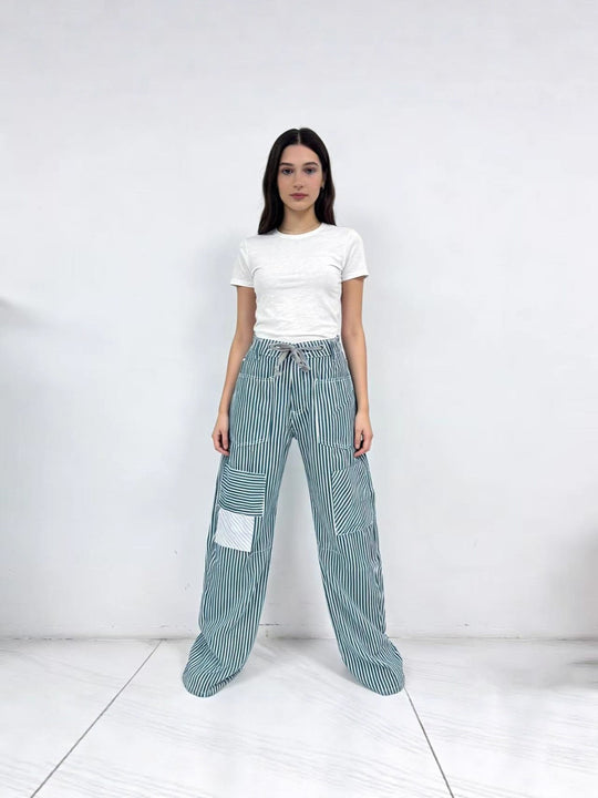 Damen weite Cargo-Hose mit praktischen Taschen und einzigartigem Design EB