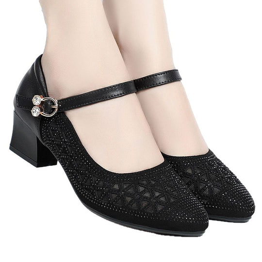 Damen Elegante Pumps mit kunstvollem Riemen und filigranem Detail EB
