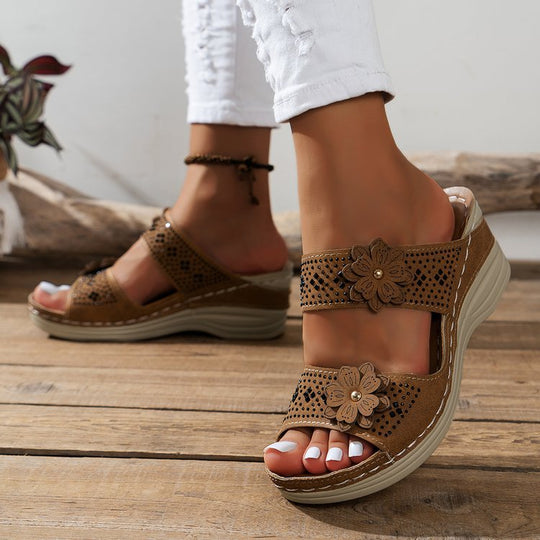 Damen Elegante Freizeitsandalen mit floralen Akzenten EB