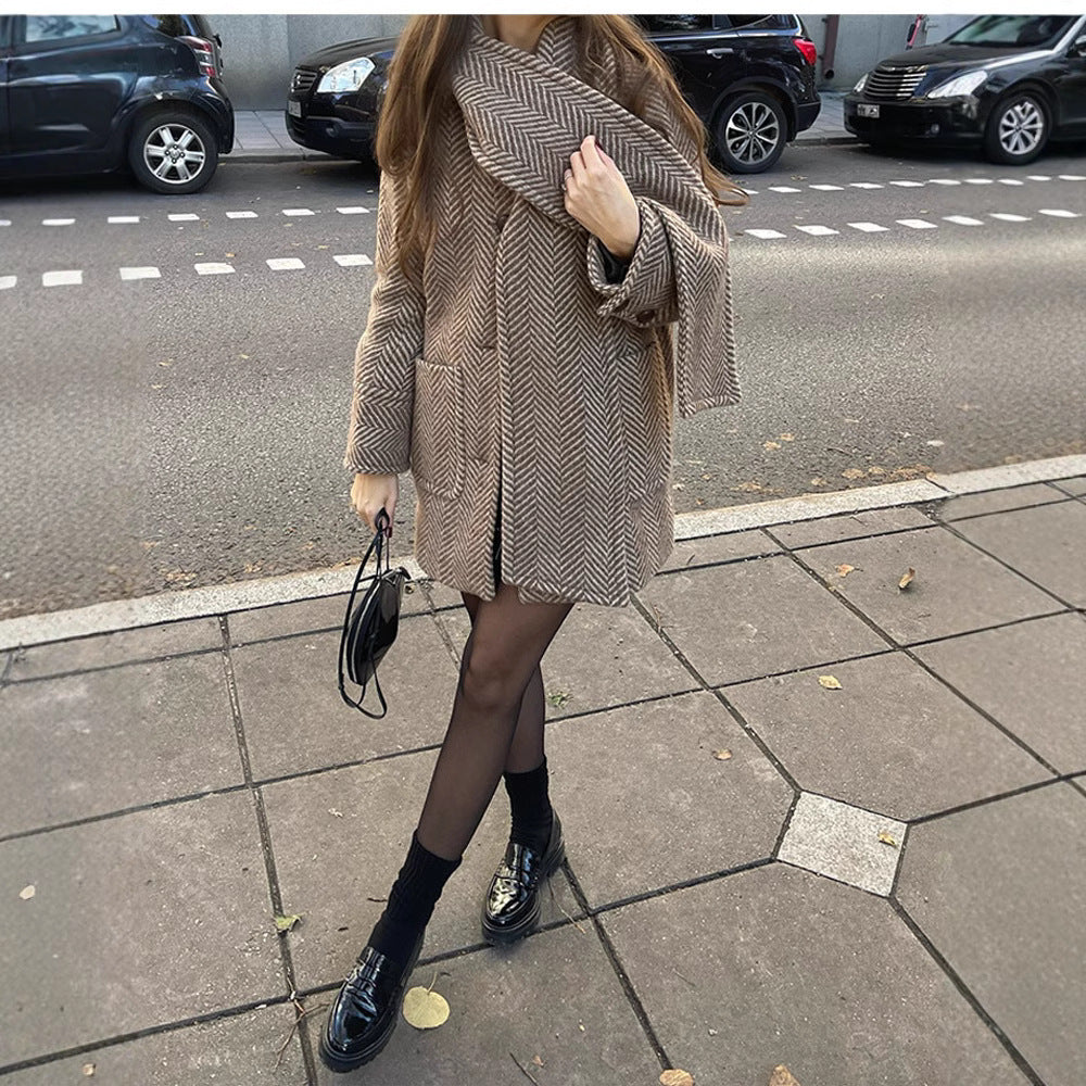 Damen modischer Wickelmantel im strukturierten Design EB
