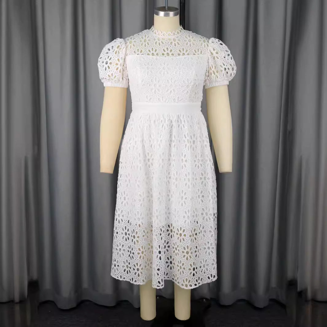 Damen Elegantes Kleid mit Blumenbordüren und Puffärmeln EB