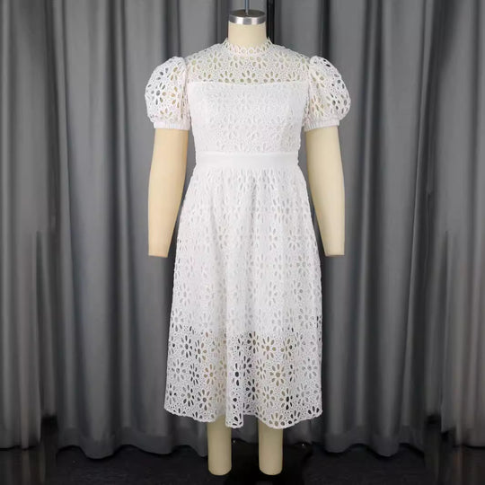 Damen Elegantes Kleid mit Blumenbordüren und Puffärmeln EB