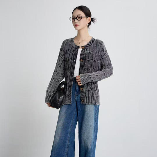 Damen Strickjacke mit tiefem V-Ausschnitt und handgearbeiteten Details EB