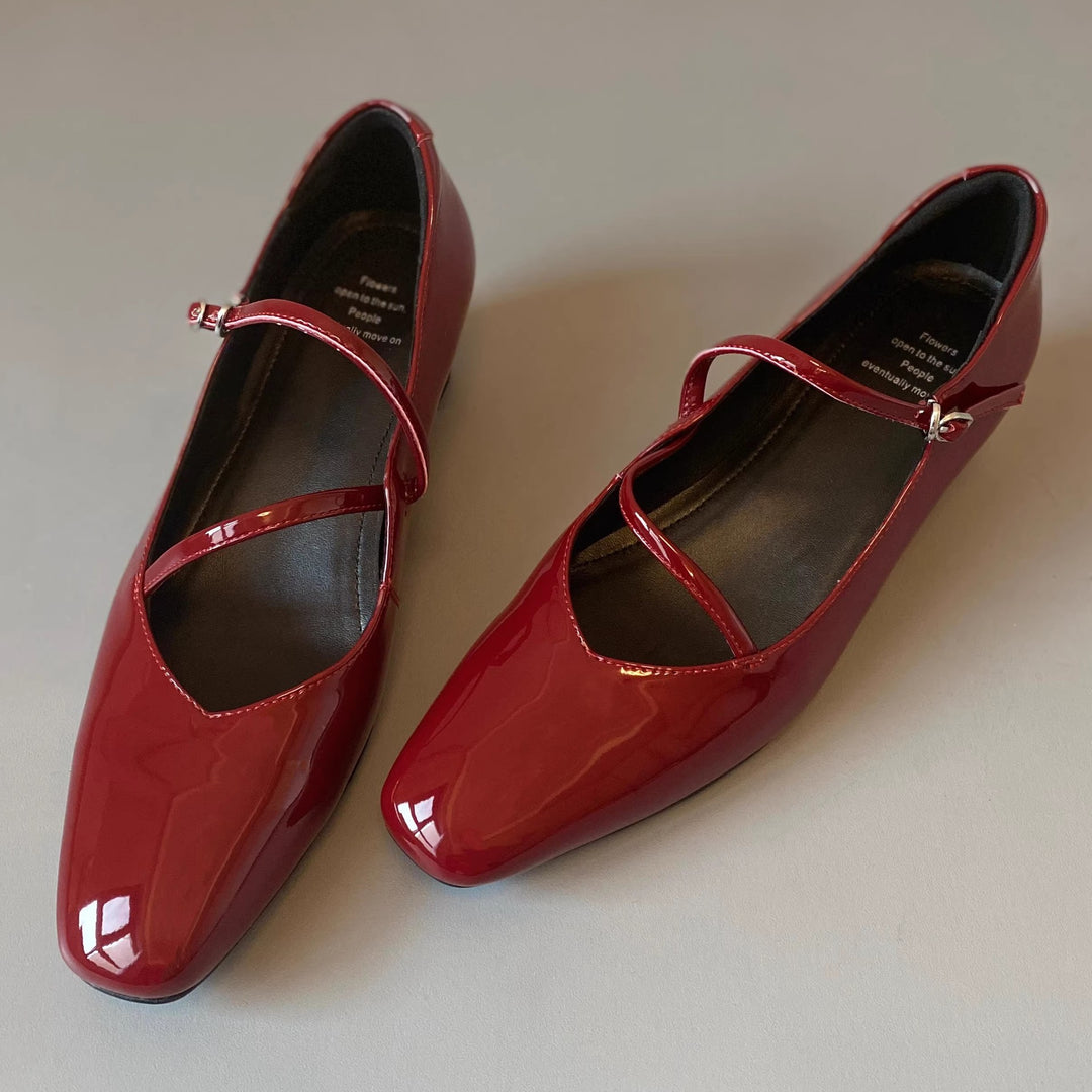Damen Ballerinas mit elegantem Kreuzriemen und hochglänzender Oberfläche EB