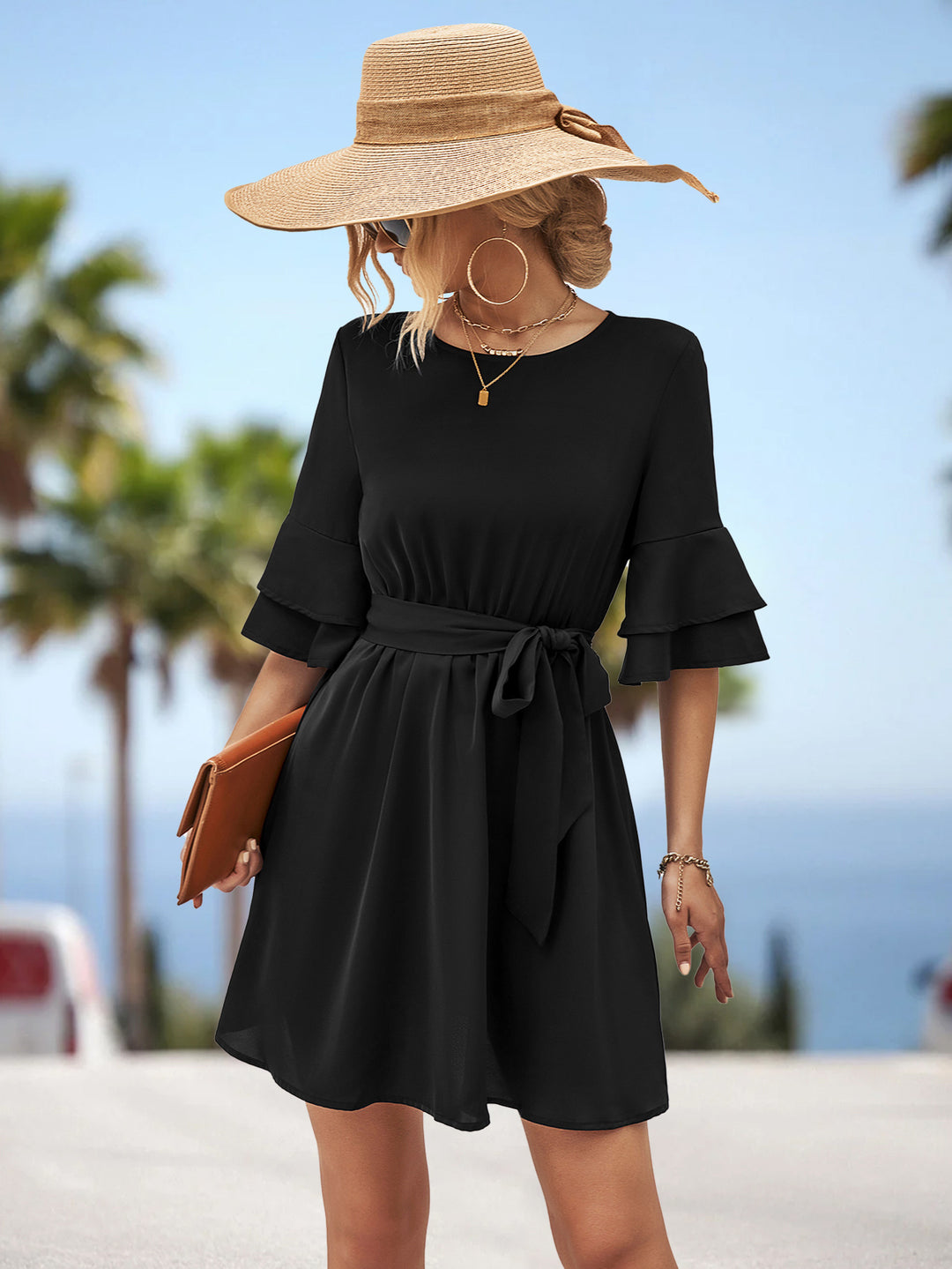 Damen Freizeitkleid mit voluminösen Rüschensäumen und tailliertem Gürtel EB