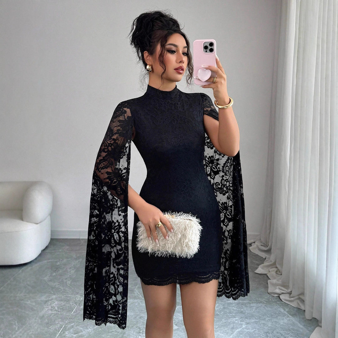 Damen nan tailliertes Spitzen-Minikleid mit hohem Stehkragen und dramatischen Cape-Ärmeln EB
