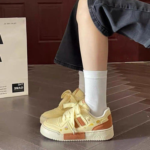 Damen Sneakers im verspielten Design mit bunten Applikationen und bequemer Dämpfung EB
