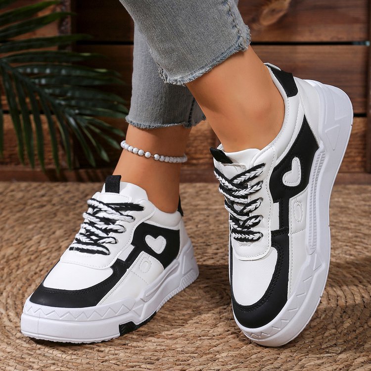 Damen Modische Sneaker mit Herz-Applikation EB