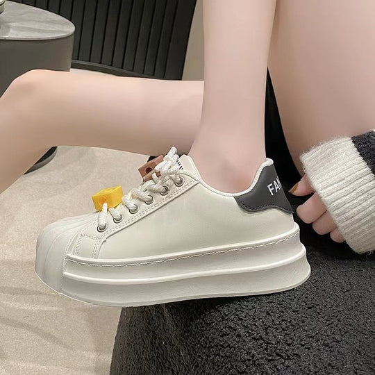 Damen Casual Sneakers mit bunten Schnürsenkeln und komfortabler Plateau-Sohle EB
