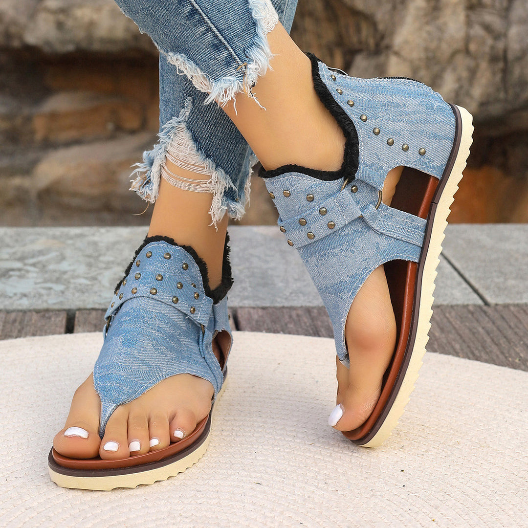 Damen modische Zehentrenner-Sandalen mit hochwertigem Kunstleder und dekorativen Nieten EB