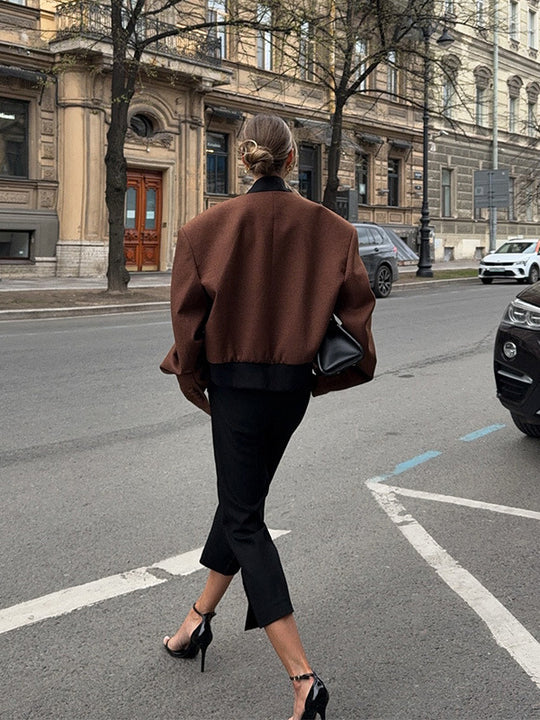 Damen Modische Kurzjacke mit strukturiertem Schnitt und hohen Kragen EB