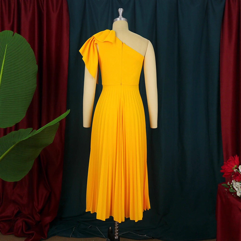 Damen Plissee Maxikleid mit asymmetrischem Träger und Rüschendetail EB