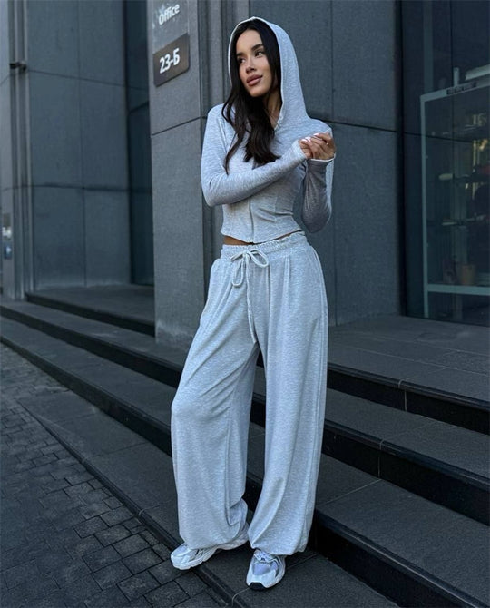 Damen Lounge-Set mit taillierter Kapuzenjacke und extraweiter Palazzo-Jogginghose EB