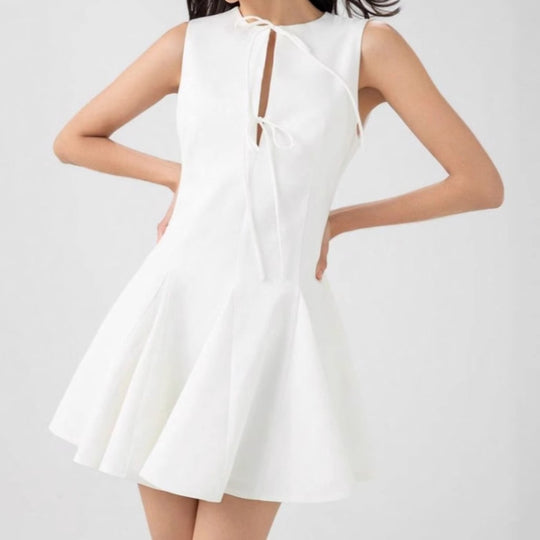Damen Freizeitkleid mit raffinierten Knoten-Details und schwingendem Saum EB
