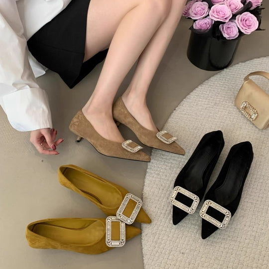 Damen elegante spitze Ballerinas mit funkelndem Schmuckdetail EB