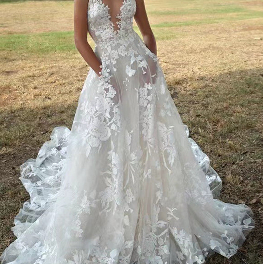 Damen Hochzeitskleid mit aufwendiger Spitze EB