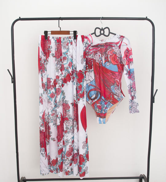 Damen modisches Badeoutfit mit langärmeligen Oberteil und lässigen Pants EB