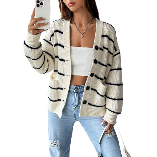 Damen oversized Strickcardigan mit Rippenkante, aufgesetzten Taschen und Knopfverschluss Eichborn Berlin
