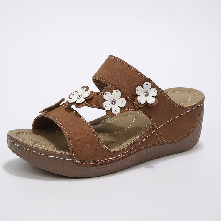 Damen Wedge-Sandalen mit modischem Blumendetail EB