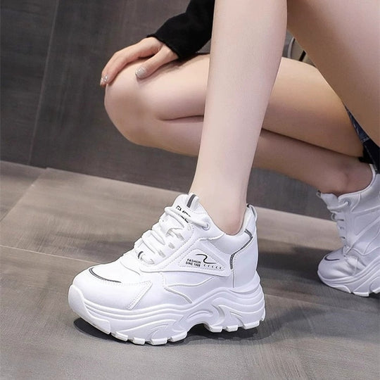 Damen Chunky Lifestyle Sneakers mit dämpfender Sohle und ergonomischem Design EB