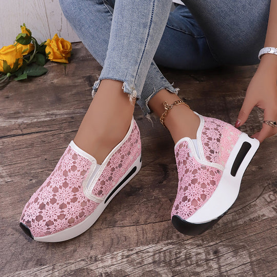 Damen Wedge-Sneaker mit floralen Spitzen-Design EB