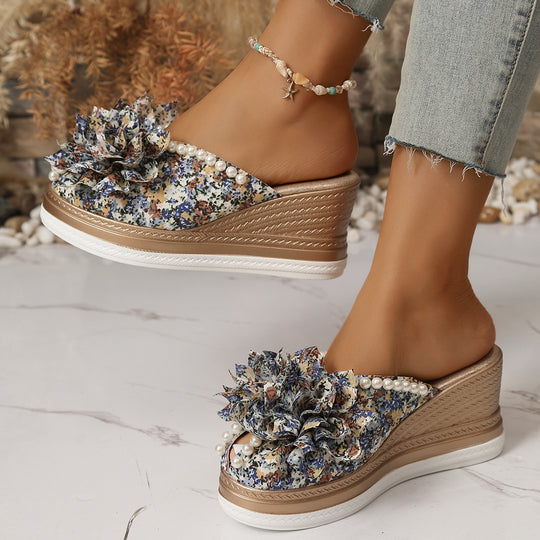 Damen Wedge-Pantoletten mit floralem Design und eleganten Perlenakzenten EB