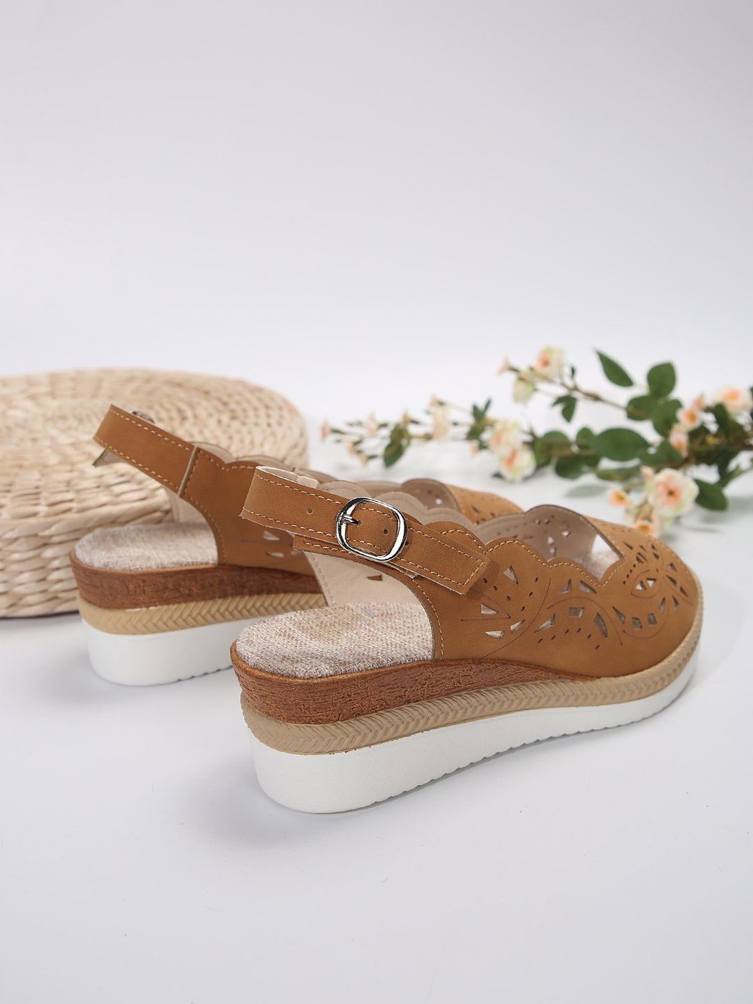 Damen Wedge-Sandalen mit elegantem Lochmuster und komfortabler Fußbettung EB