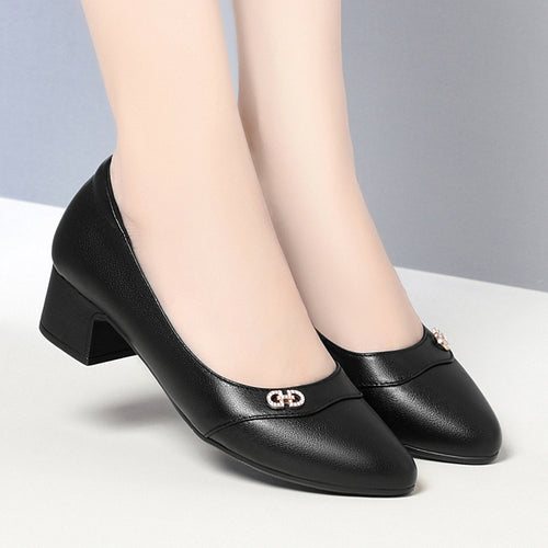 Damen elegante Pumps mit ansprechendem Schmuckdetail und bequemem Blockabsatz EB