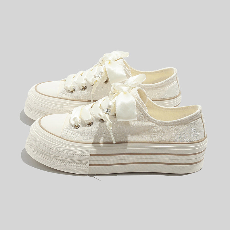 Damen Plattform Sneakers mit eleganter Satinschnürung und modischem Design EB