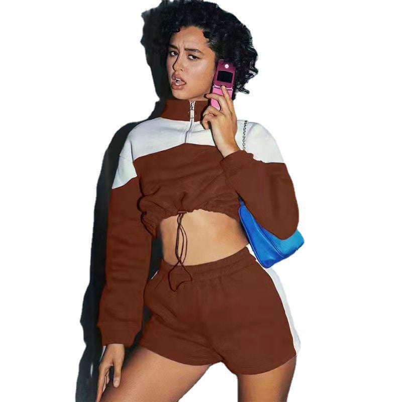 Damen modernes Sportoberteil mit kurzem Schnitt und dazu passender Shorts EB