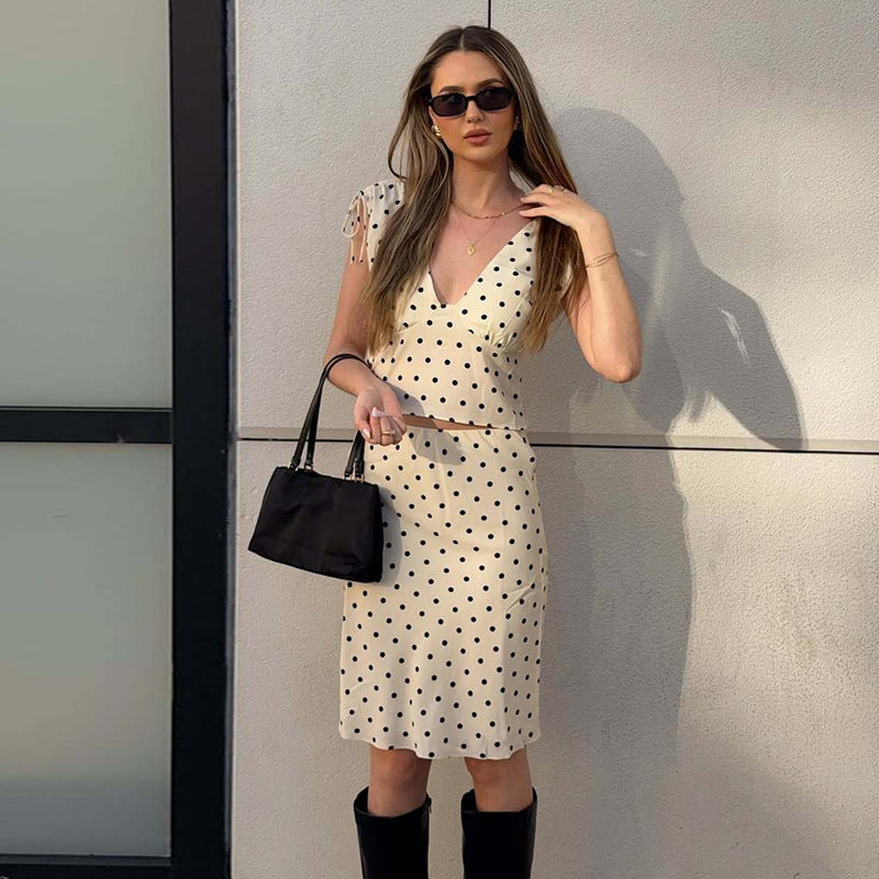 Damen Elegantes Polka-Dot Kleid mit tiefem V-Ausschnitt und verstellbaren Schulterbändern EB
