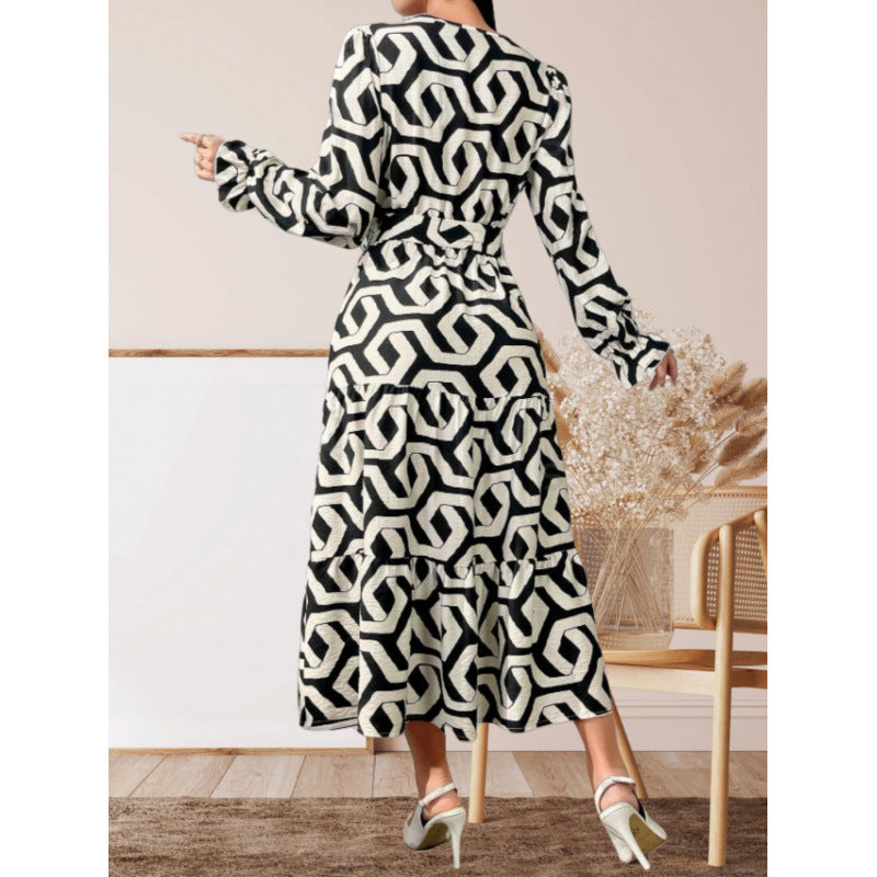 Damen Maxi-Kleid mit modernem geometrischen Druck und taillierbarem Design EB
