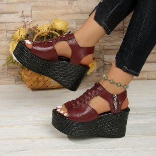 Damen Wedge-Sandaletten mit raffiniertem Gurt-Design EB