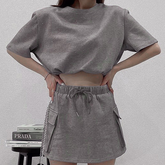 Damen lässiges Freizeit-Set mit cropped T-Shirt und Rock EB