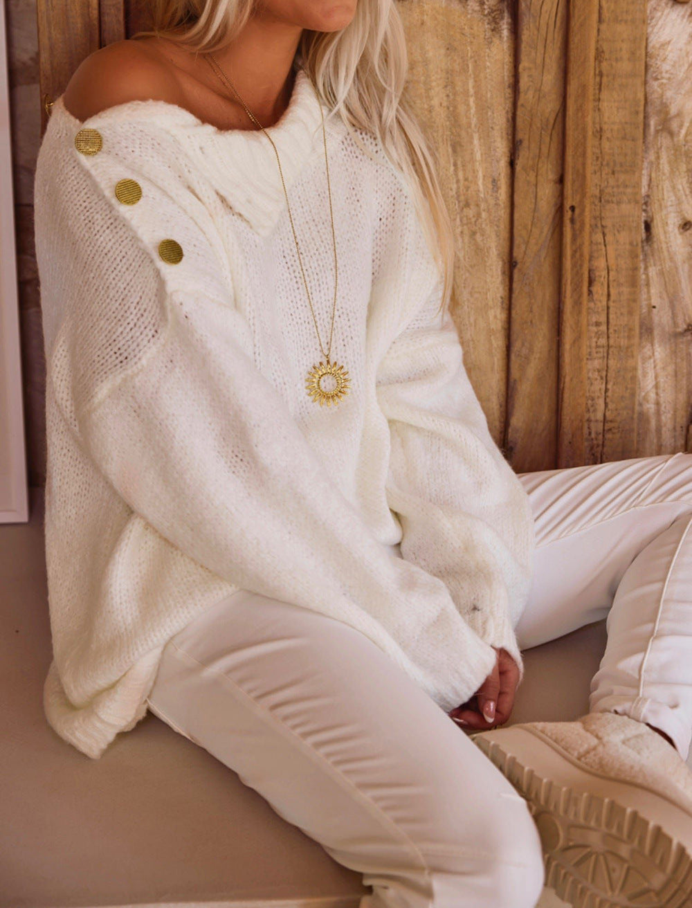 Damen Grobstrickpullover mit hohem Kragen und modischen Knopfdetails EB
