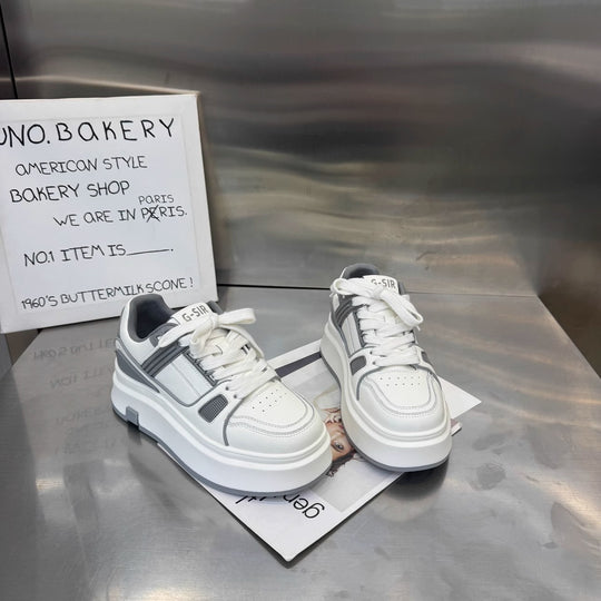 Damen Sportliche Sneakers mit dämpfender Plateausohle und atmungsaktiven Einsätzen EB