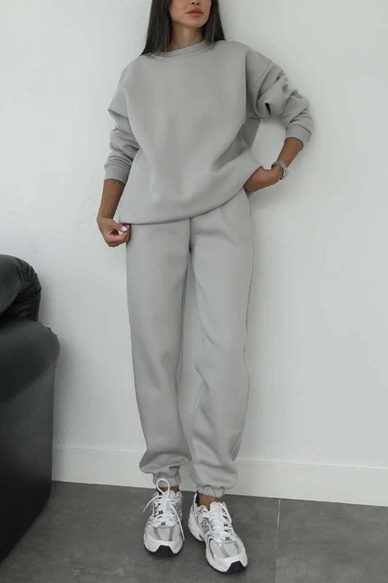 Damen nan minimalistisches Cozy-Set aus schwerer French‑Terry mit weitem Rundhals-Pullover und gerader Jogginghose EB