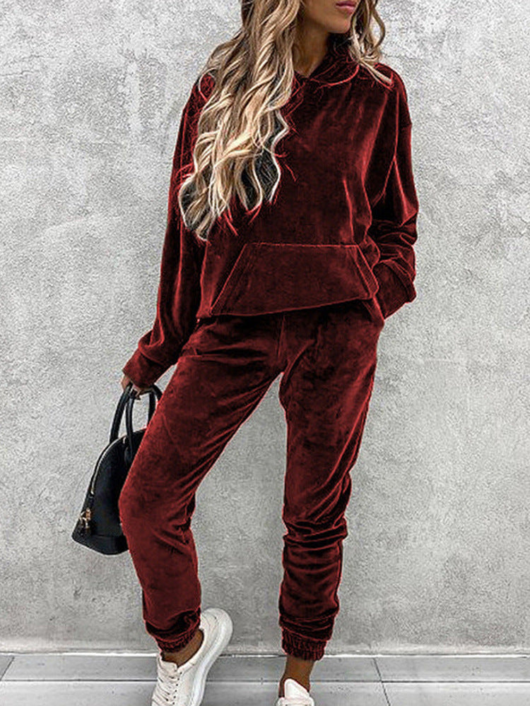 Damen Velours-Lounge-Set mit kuscheliger Kapuzenpullover und schmal zulaufender Jogginghose EB