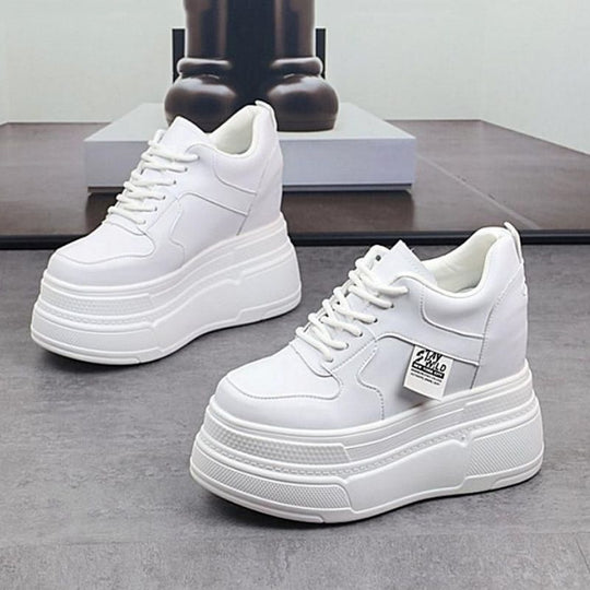 Damen Plattform Sneakers mit modischer Silhouette und stabiler Sohle EB
