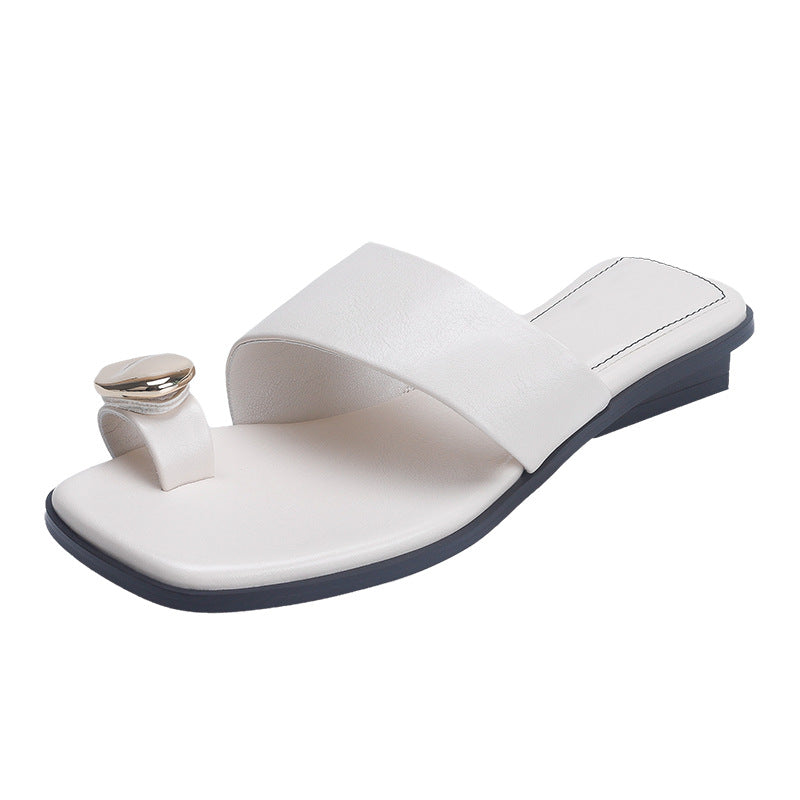 Damen elegante Zehentrenner-Sandalen mit geschwungenem Riemendesign und exklusivem Metallakzent EB