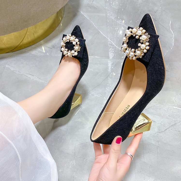 Damen elegante Pumps mit perlverzierten Akzenten EB