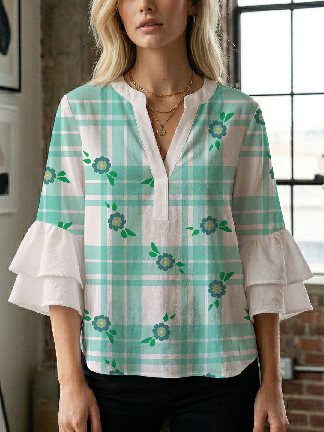Damen Bluse mit voluminösen Flügelärmel und intensivem Blattmuster EB