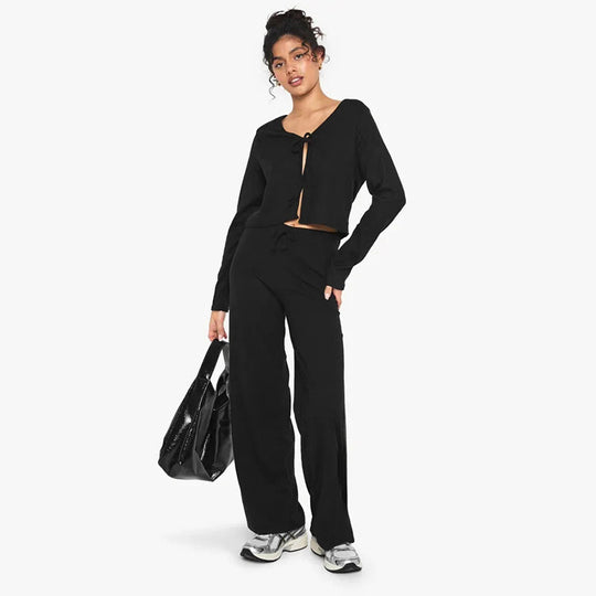 Damen bequemer Strickanzug mit cropped Jacke und weitem Hosenbein EB