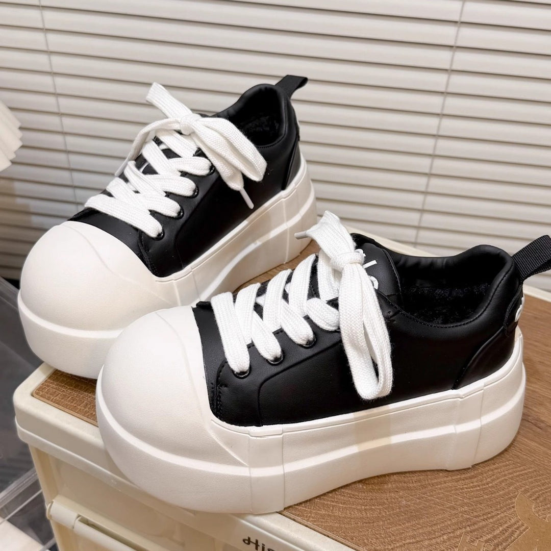 Damen Plattform Sneakers mit trendiger Gummi-Laufsohle und markantem Obermaterial EB