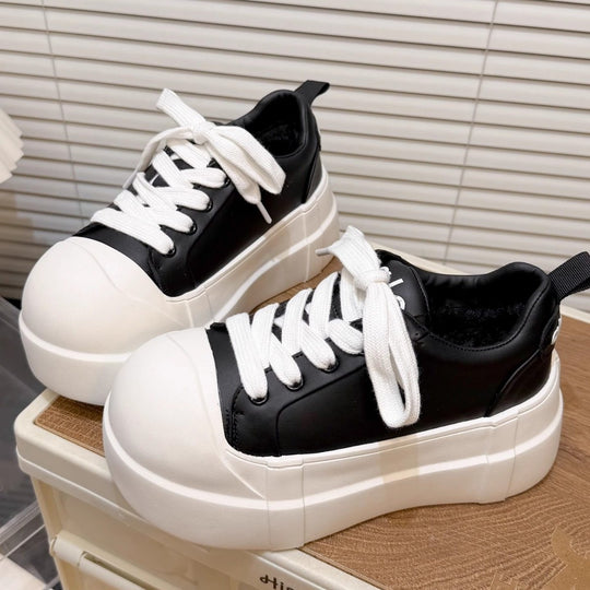 Damen Plattform Sneakers mit trendiger Gummi-Laufsohle und markantem Obermaterial EB
