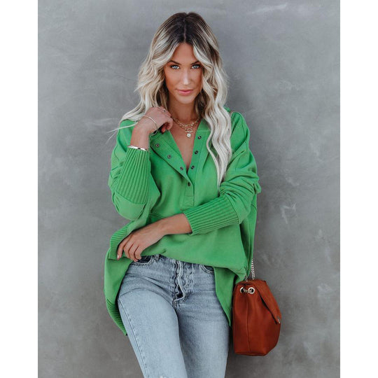 Damen lässiger Kapuzenpullover mit Knopfleiste und Kängurutasche EB